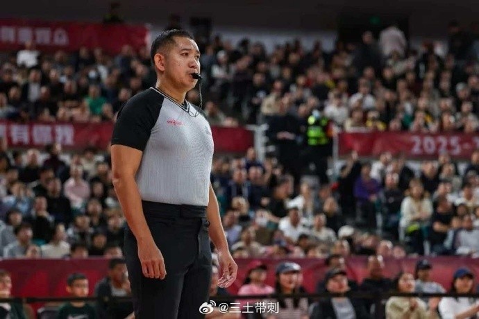 媒体人:中国对战日本的三名裁判分别来自黎巴嫩、泰国和印尼 媒体人:中国对战日本的三名裁判分别来自黎巴嫩、泰国和印尼